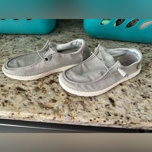 Hey dudes, Wendy chambray light gray size 8